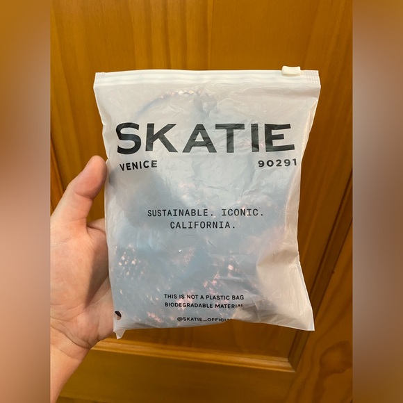 NWT Skatie Maddie in Boa swim top - Picture 3 of 11